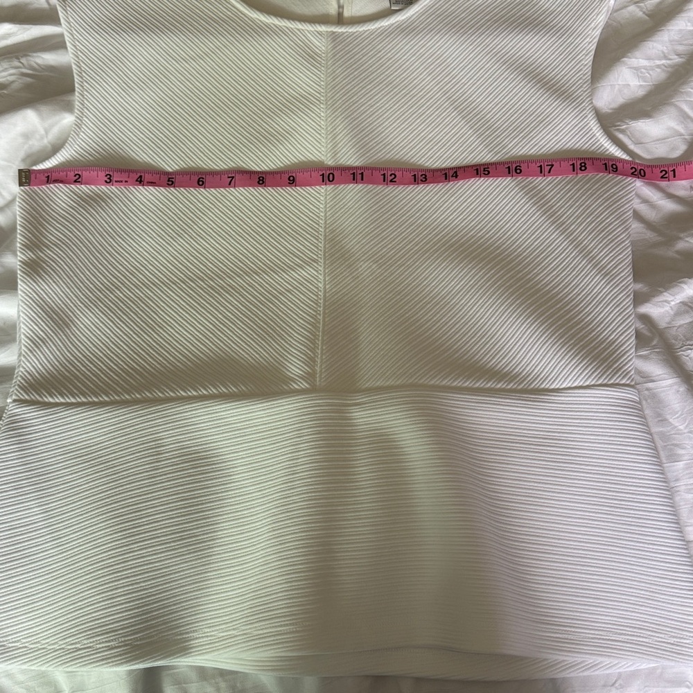 ๐ฉท Liz Claborne White Sleeveless Peplum Top | Size Large FLATTERING - Picture 4 of 8